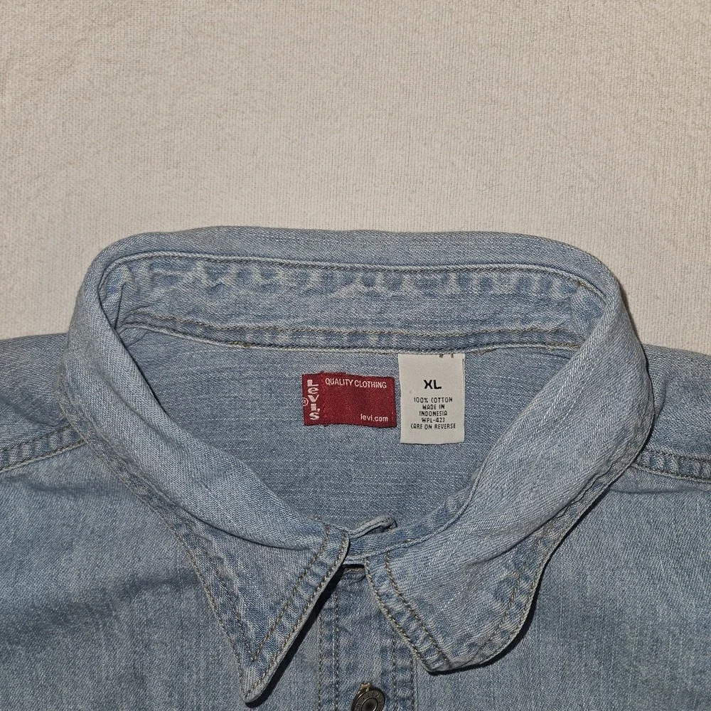 Levis Vintage Mens Button Up Shirt Denim Red Tab Large 2002